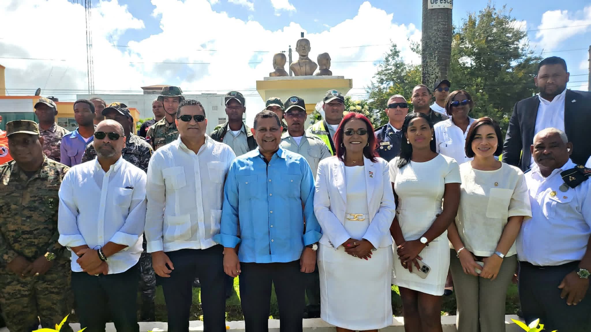 Autoridades de esta provincia celebramos con gran ferbor los 162 aniversario de nuestra Restauración .